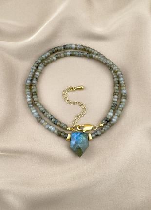 Колье из лабрадорита с яркой вставкой из лабрадорита