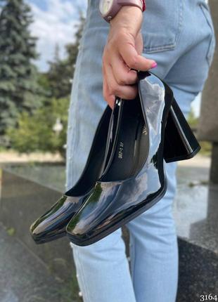 Туфли на каблуке черные лак