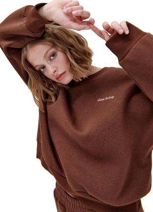 Коричневый свитшот на флисе cropp оверсайз с надписью slow living кофта cвитер