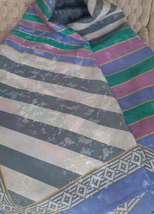 Яркий платок из саржевого шелка4 фото