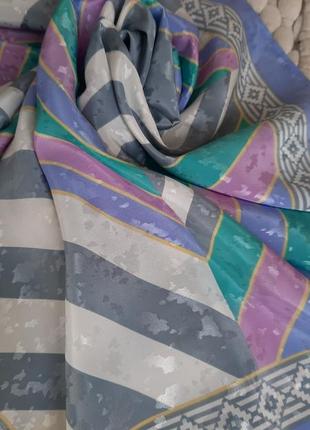 Яркий платок из саржевого шелка6 фото