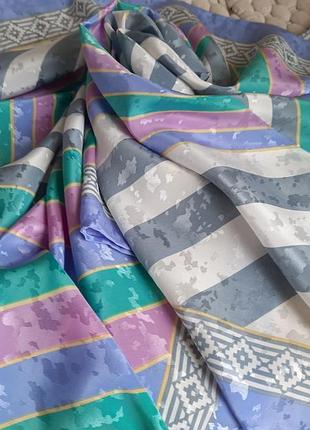 Яркий платок из саржевого шелка