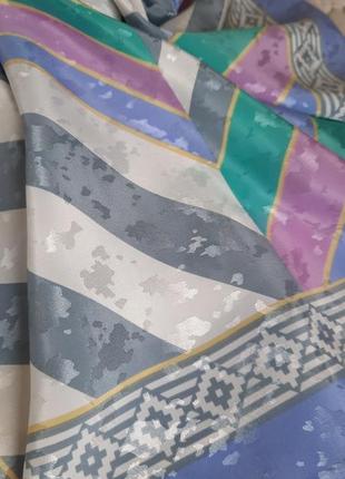 Яркий платок из саржевого шелка7 фото