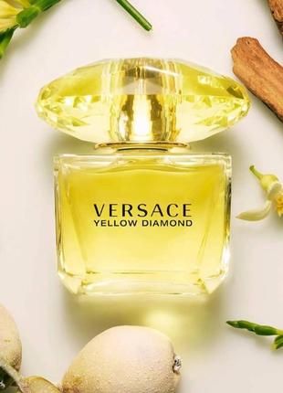 Versace yellow diamond туалетная вода (пробник)2 фото