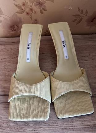 Мюлі zara