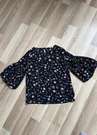 Блуза чорна в квіти