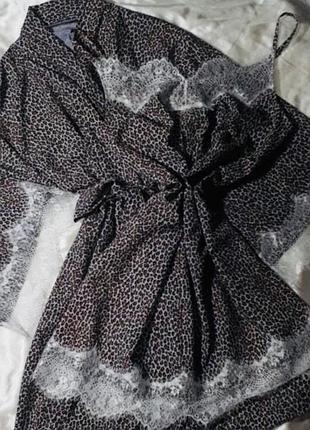 Домашній комплект принт лео  з мереживом,халат і сорочка,хенд мейд