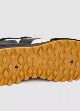 Кроссовки женские, цвет черно-бежевый