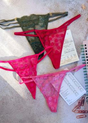 Комплект кружевных трусов-стрингов
