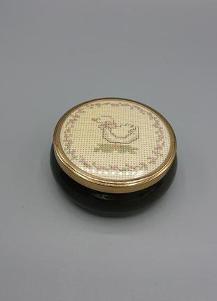 Вінтажна керамічна коробка для дрібниці із квітковою вишивкою vintage framecraft ceramic