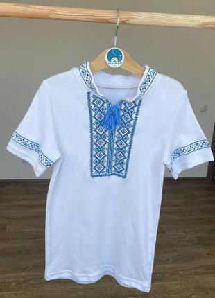 Підліткова вишиванка на зріст 140 см (є брак - маленка дірочка на спині)