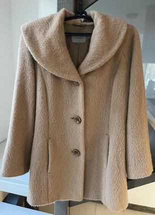 Полупальто из альпаки и шерсти цвета мокко мусс.