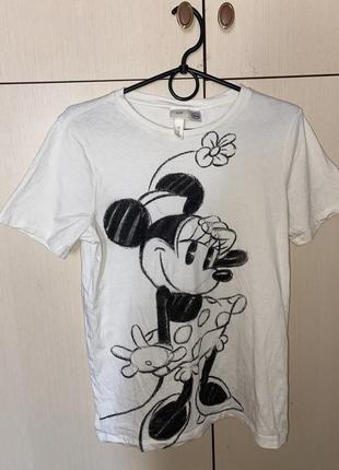 Футболка трикотажная под горло из микки маус белая бежевая h&m disney серия