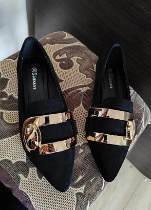 Туфлі, балетки