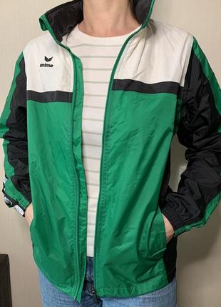 Куртка ветровка