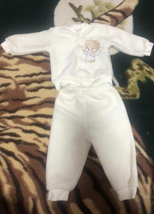 Костюмчик на новонароджену дівчинку.