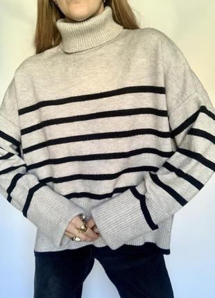 Светр в смужку з розрізами