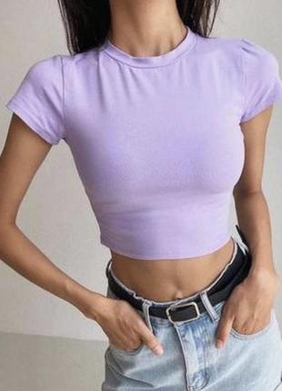 Укороченная футболка в рубчик