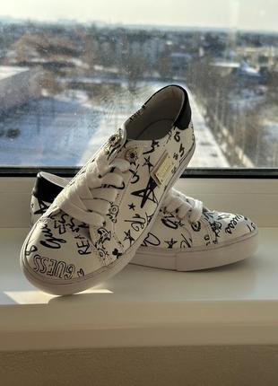 Кеди guess