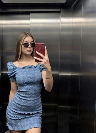 Платье с воланами