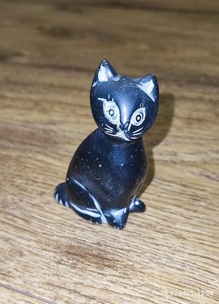 Фигурка черного кота из камня