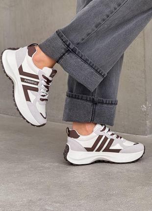 Женские кроссовки