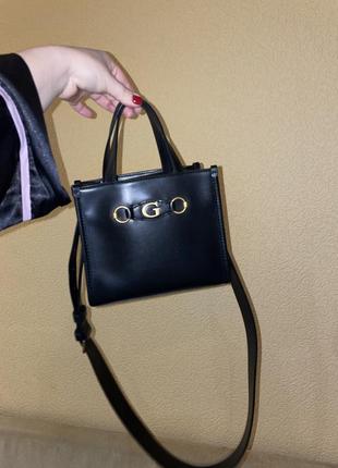 Сумочка, через плечо, известного бренда guess