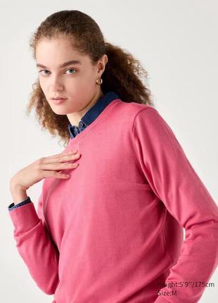 Джемпер uniqlo розовый из шерсти 100% merino crew neck jumper