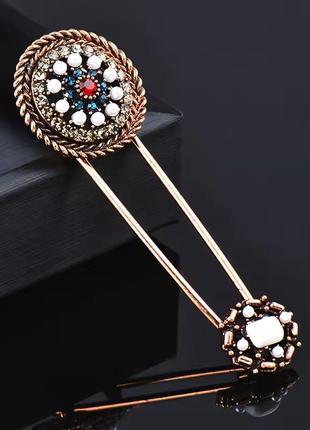Оригинальная эффектная брошь булавка с камушками