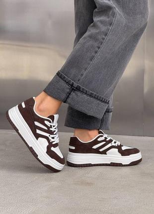 Белые коричневые шоколадные кожаные нубуковые кроссовки кеды на белой толстой подошве шоколад