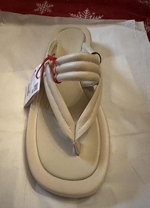 Босоніжки zara