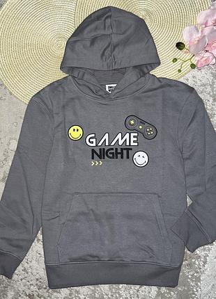 Худі темно синього кольору на утепленні. принти - випуклі на спинці і спереду кофти. кармани - накла