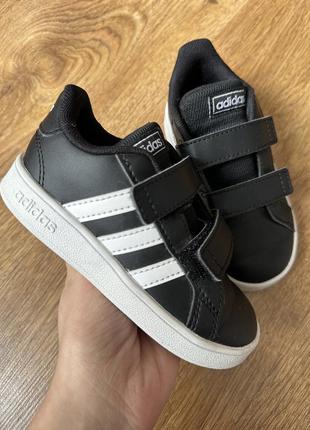 Кросівки дитячі adidas 24 р чорні оригінал