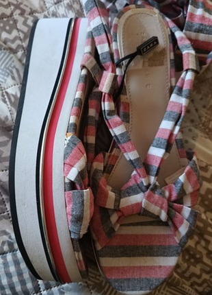Босоножки летние