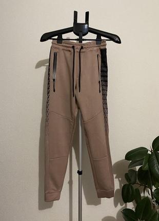 Брюки женские, спортивные. новые, размер xs. bershka