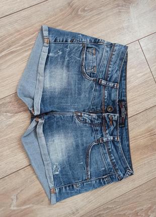 Женские короткие шорты