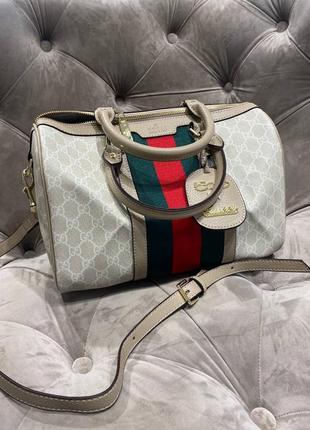 Є відео сумка кремова з ручками 30 см