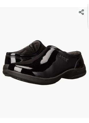 Туфли клоги сабо из натуральной лаковой кожи bogs ramsey patent leather clogs