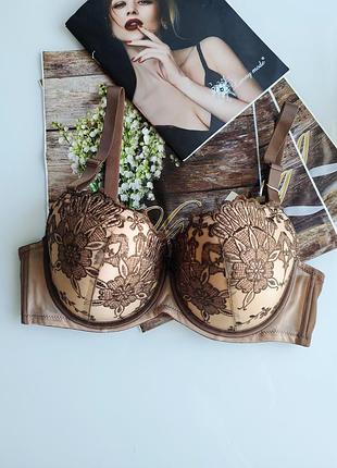 Шикарні бюсти на чашку е