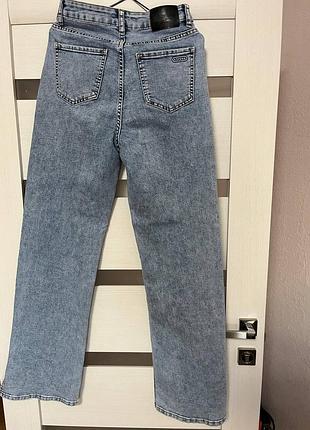 Джинси синього кольору з розрізами знизу 2