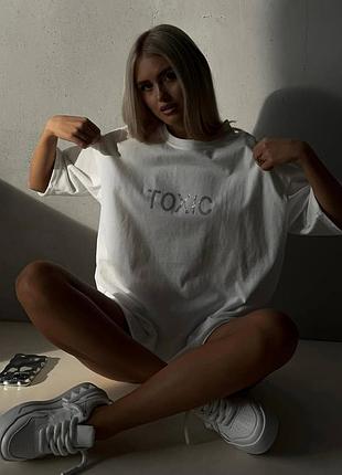 Oversize оверсайз футболка с надписью toxic токсик стразы широкий рукав короткий