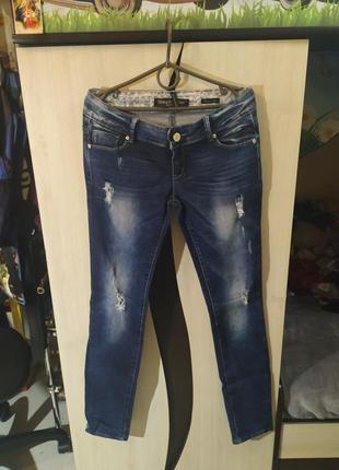 Женские джинсы зауженные книзу с потертостями denim art, размер 38/м