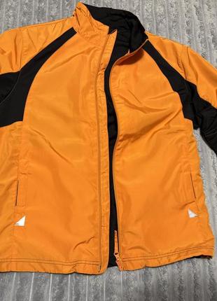 Яркая спортивная кофта