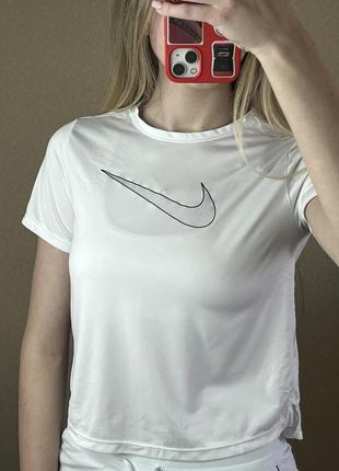 Спортивная футболка nike