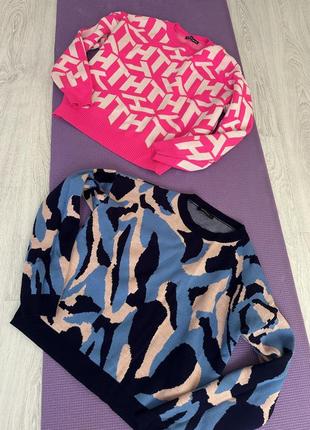 Свитер трендовый принт