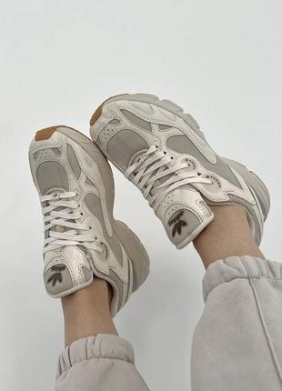 Женские кроссовки adidas astir