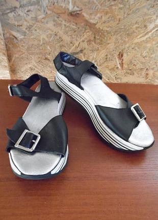 Босоножки bata**