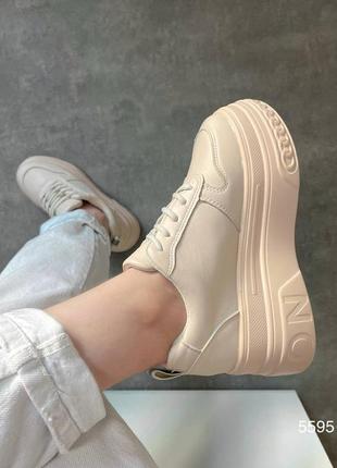 Кроссовки на платформе