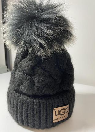 Нова тепла шапка ugg з бубоном акція 1+1=3 нова тепла чорна шапка ugg з помпоном