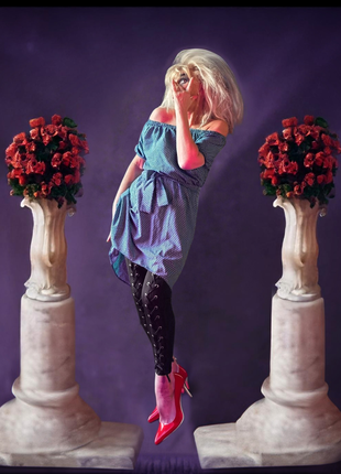 Платье со шлейфом мини короткое асимметричное в принт